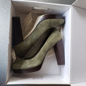 Banana Republic olive green wooden heels
